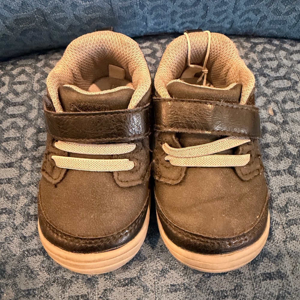 Boys stride rite toddler Shoes with Velcro Strap sz 4M accommodates wide feet